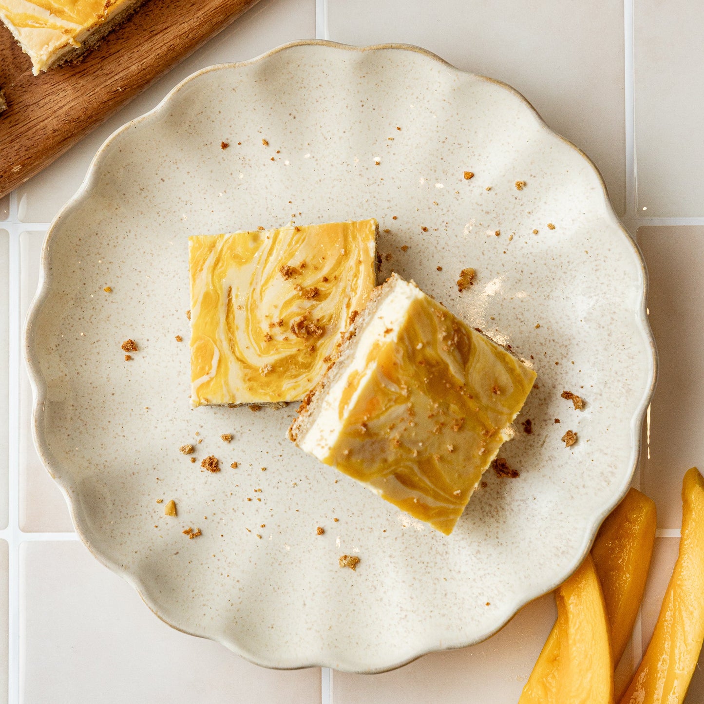 Barras de pastel de queso con fresas